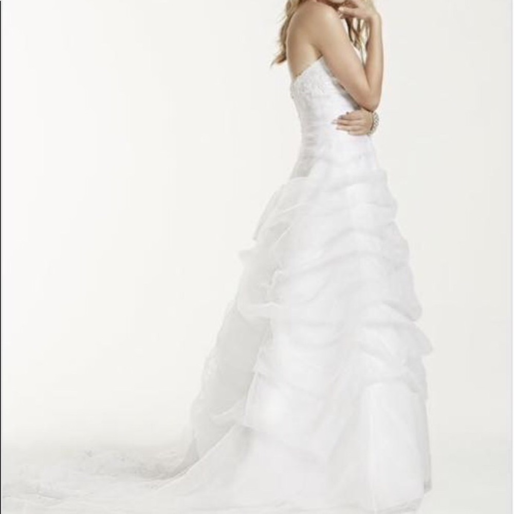 Wedding dress (never worn)